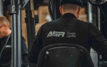 ASR Cargo worker